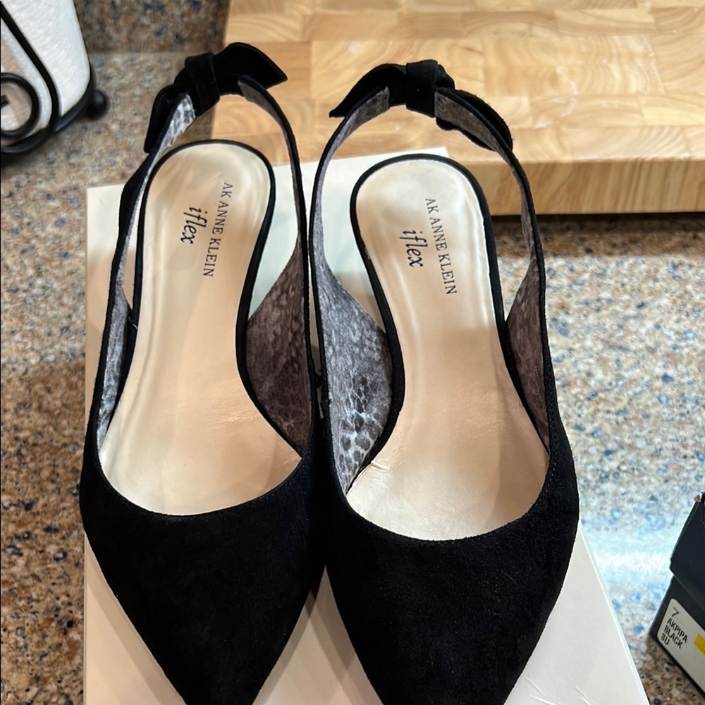 Anne Klein Black Heels with Pointed Toe and Slingback Design